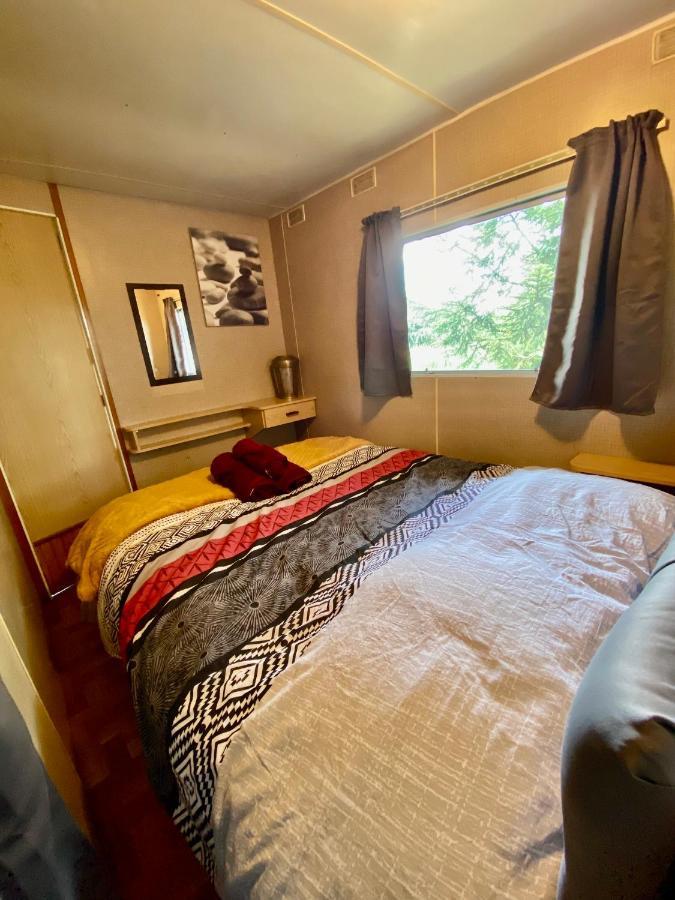 Mobilhome Sous Chalet En Bois A La Ferme Josnes Dış mekan fotoğraf