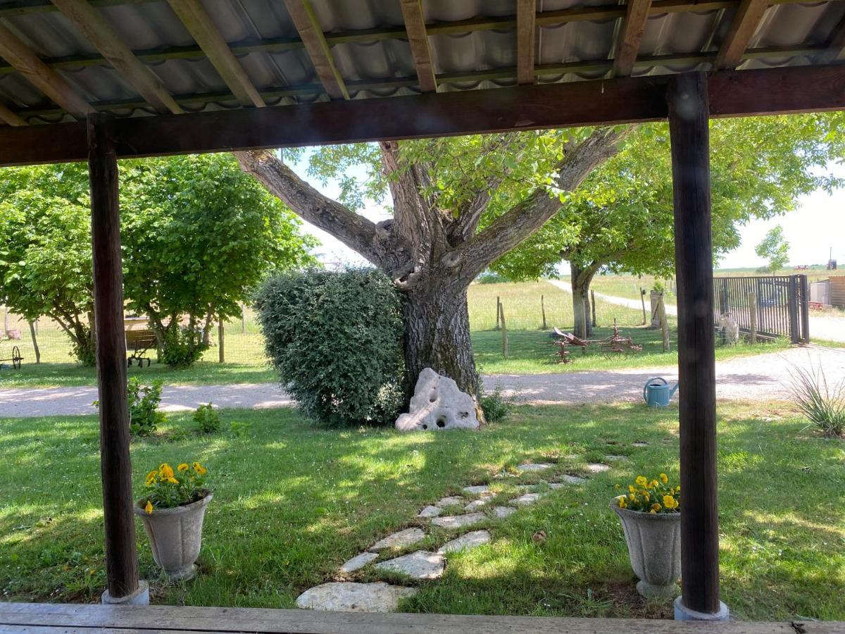 Mobilhome Sous Chalet En Bois A La Ferme Josnes Dış mekan fotoğraf