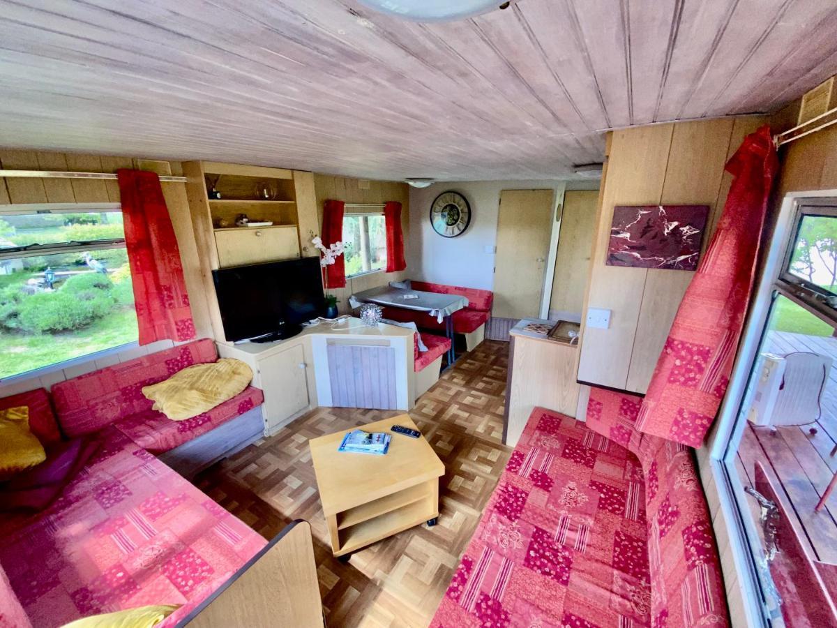 Mobilhome Sous Chalet En Bois A La Ferme Josnes Dış mekan fotoğraf
