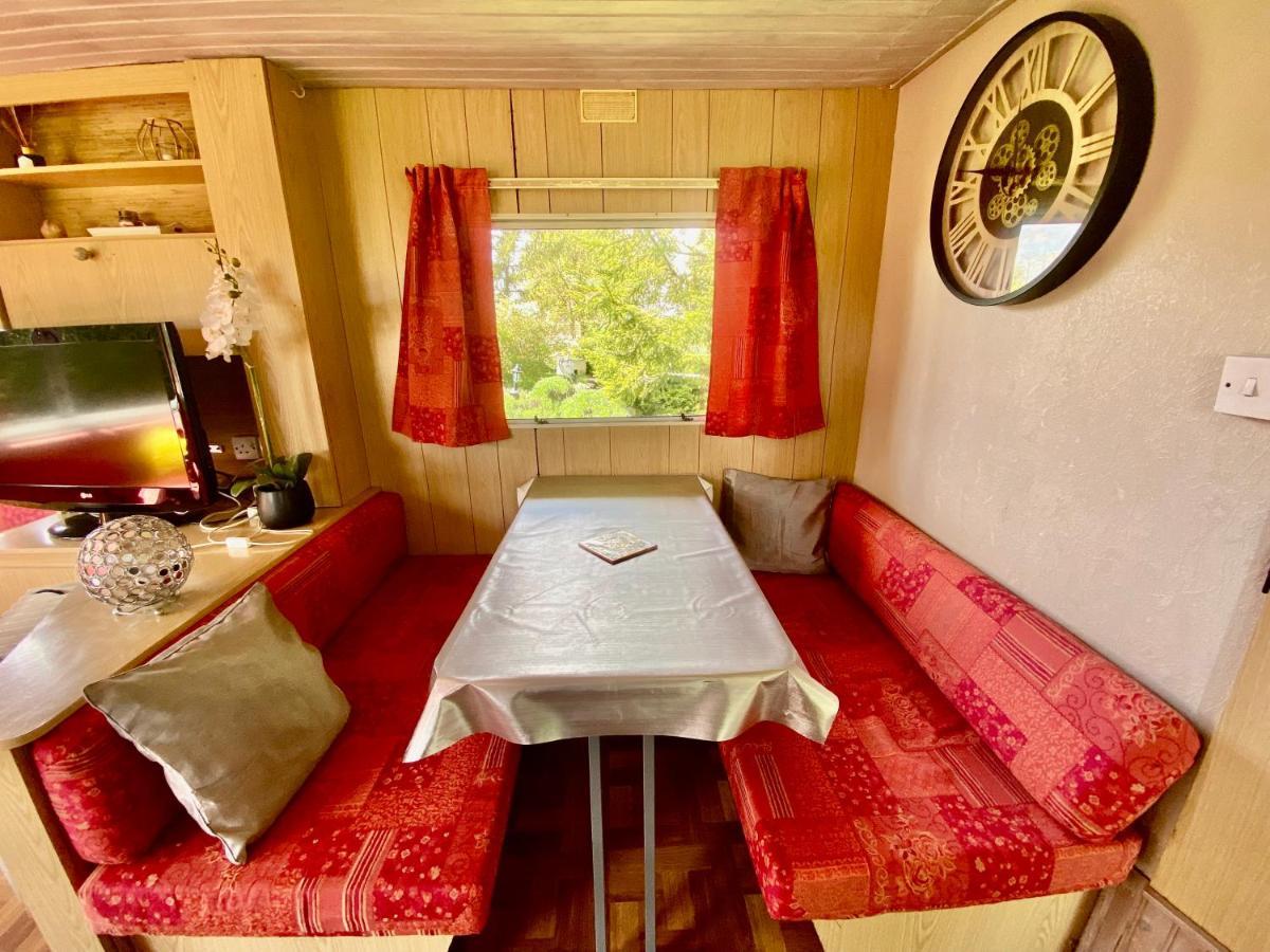 Mobilhome Sous Chalet En Bois A La Ferme Josnes Dış mekan fotoğraf